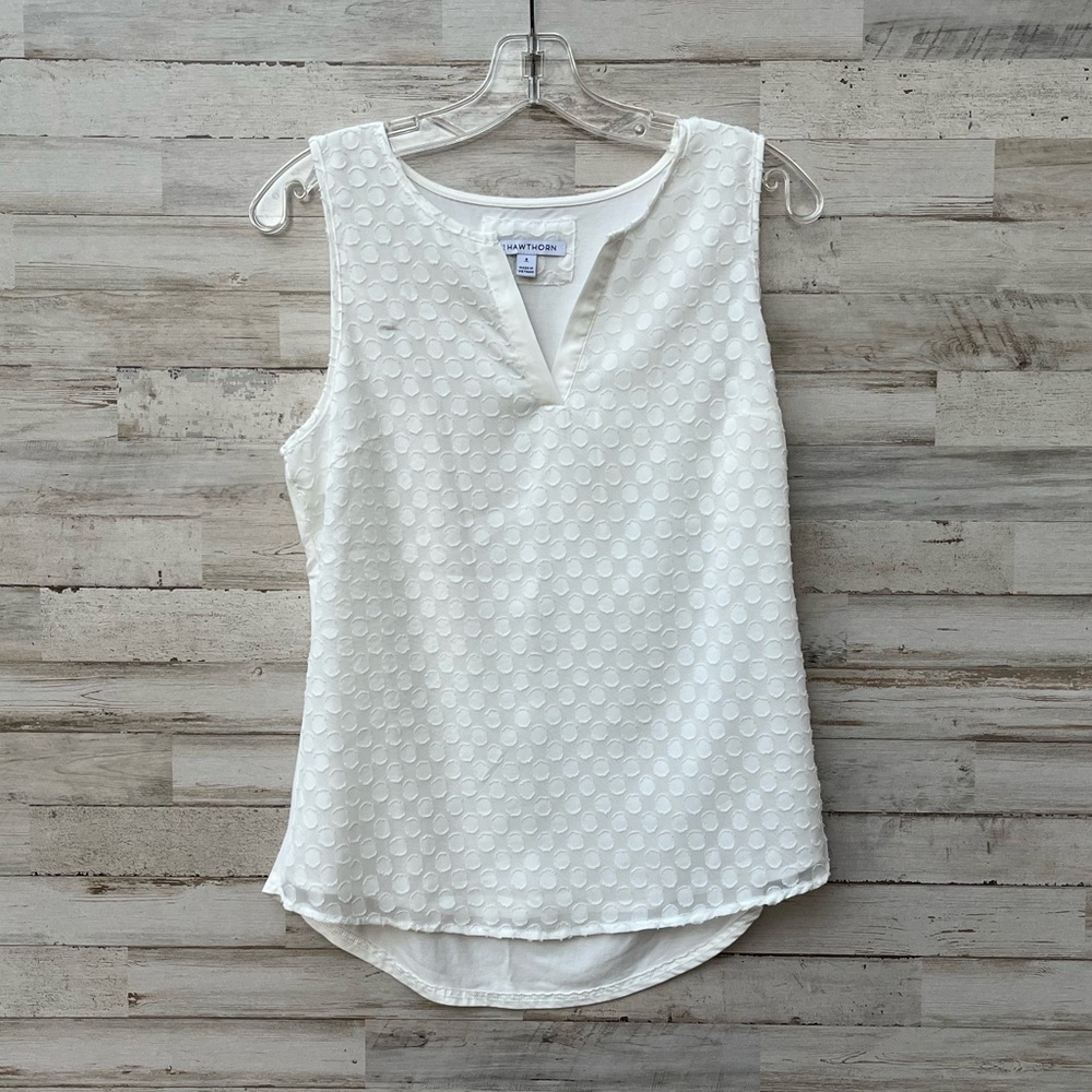 41 Hawthorn White Textured Circle Sleeveless Blouse - Picture 3 of 8